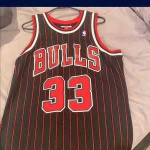 Scottie Pippen Jersey Size Medium